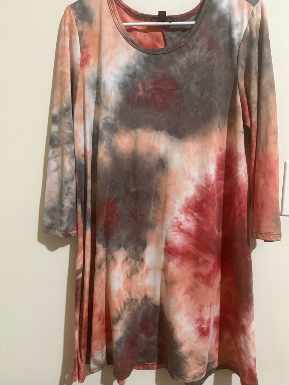 Discreet Women's Long-Sleeve Tie-Dye Swing Dress in Coral and Gray